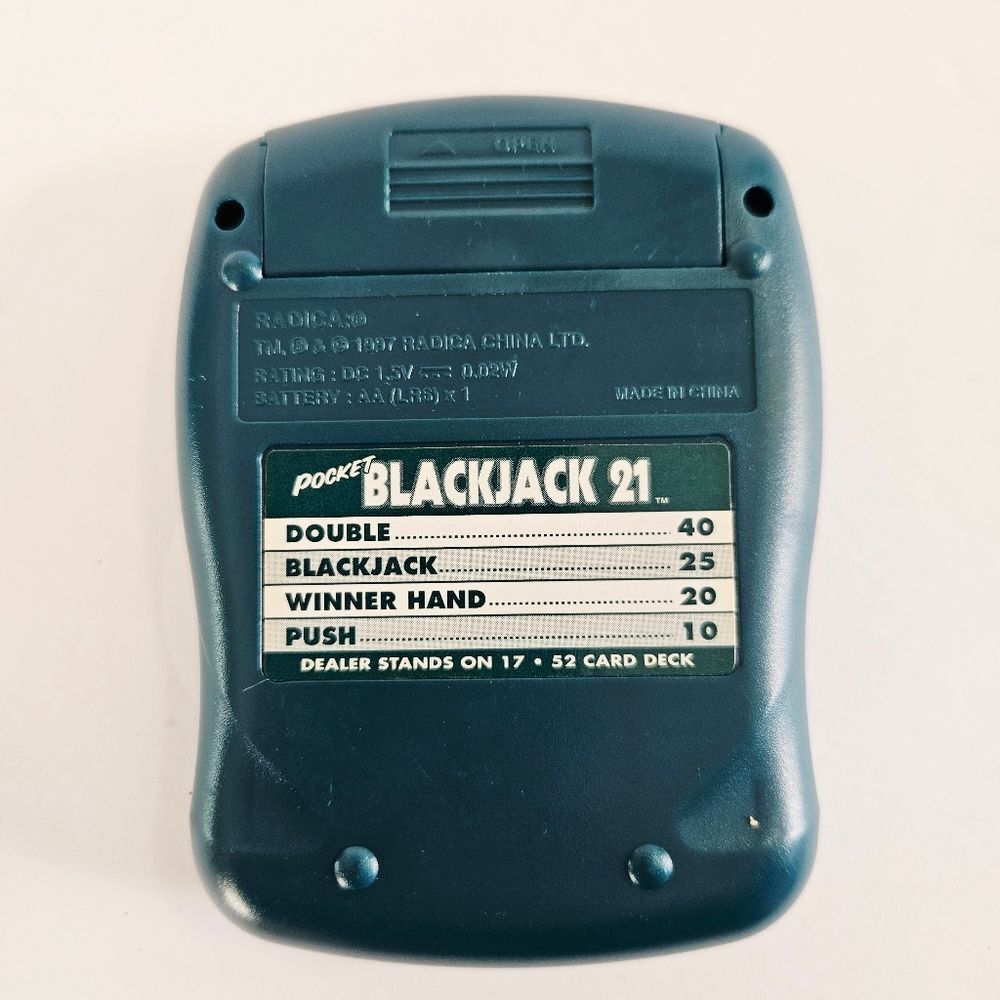 Radica Pocket Blackjack 21 Electronic Handheld Travel Card Game (1997 Edition) - Picture 4 of 4